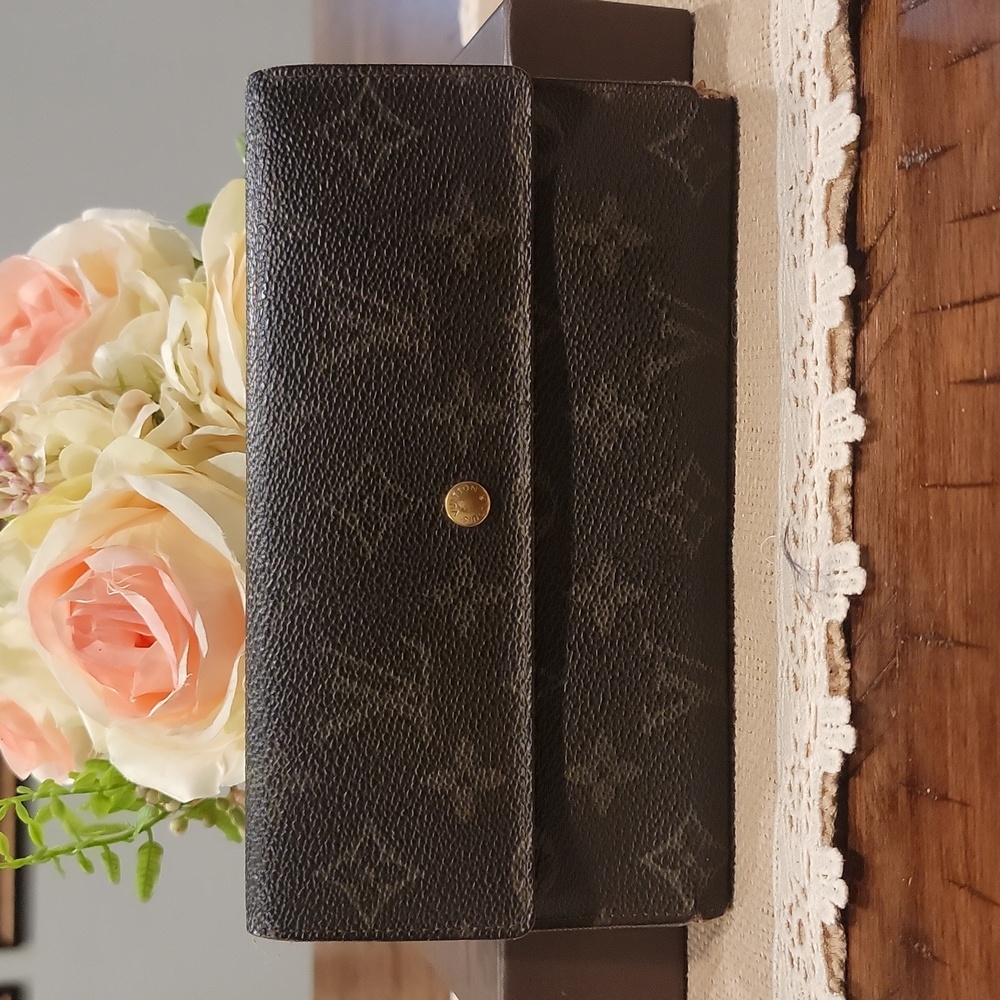 Authentic Louis Vuitton Sarah vintage trifold wallet - Picture 1 of 8